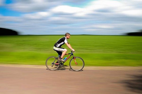 Comprendre les avantages et inconvénients du vélo en plein air par rapport à celui d'intérieur