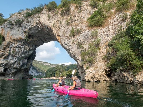 Les 5 exercices clés pour une pratique réussie du canoë-kayak en Ardèche